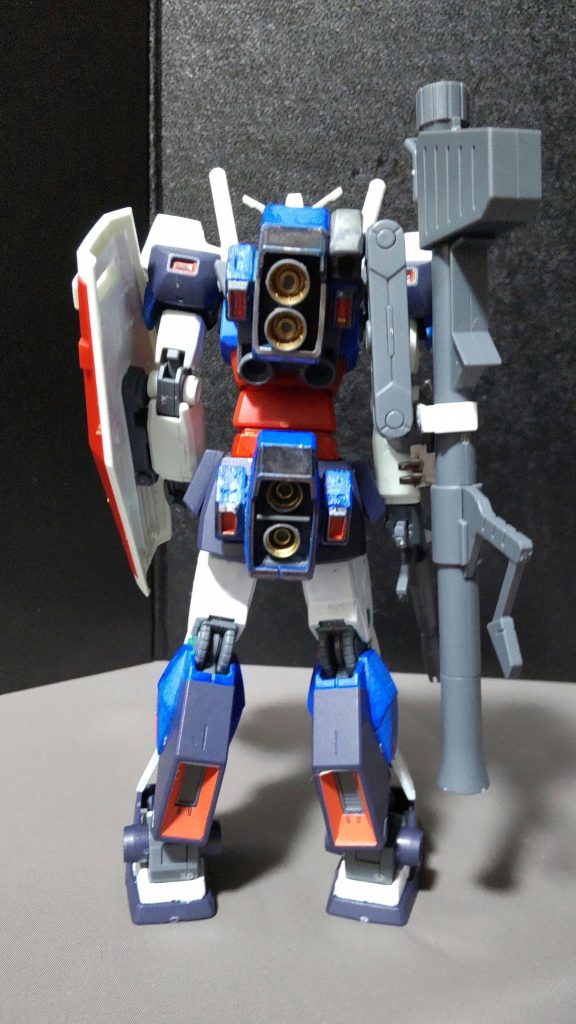 リアビューガンダムのバックパックにネモのバックパックを重ねて、腰部にもネモのバックパックを追加しました。これだけの機動力があれば、他のMSにも遅れを取ることはないはず……※パイロット次第では、ネオ・ジオンのMS相手でも対等に渡り合えるスペックはあります。