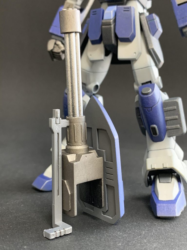 ガトリングは箱の部分を作り直して、大型化。シールド裏もふさいで、ディテールを追加しています。旧キットのシールド裏作り直しも定番工作ですね。