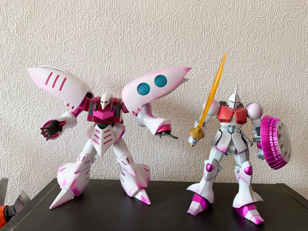 カラーリングイメージはキュベレイだったんですが、先日作ったキュベレイと並べてみました。ハマーン様の雰囲気はでてますかね。