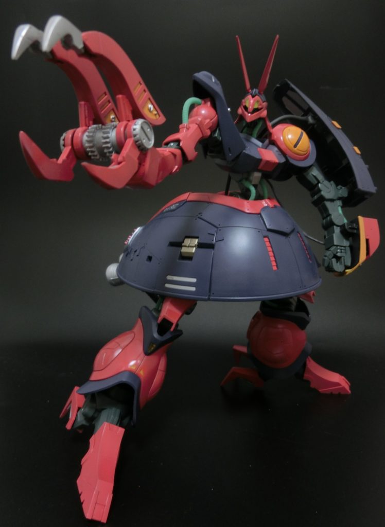 爪の先端にさらなる爪をパテ等で製作。稼働もします。