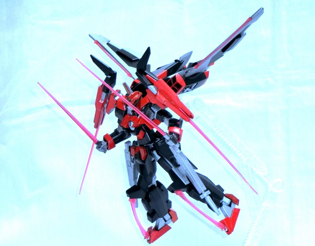 全身ビームサーベルで接近戦に対応。ダブルバレットの「四刀流の時にライフルがどっか行く」問題を腰のグリップホルダーで解決。