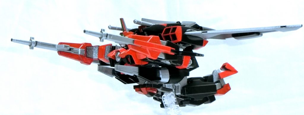 ストライダー形態。カーフミサイルがファトゥムに当たるとまずいので脚部は大腿から180度反転。