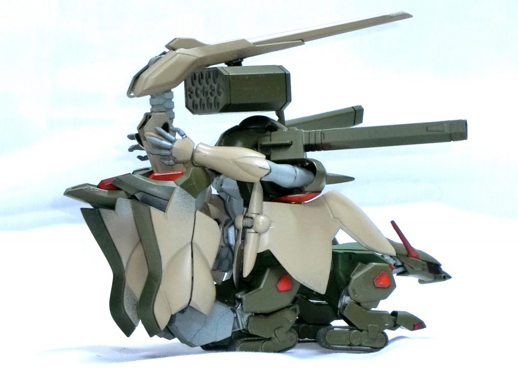 ビームバルカンを尾に差し込むことで連射能力を上げているといった感じで。