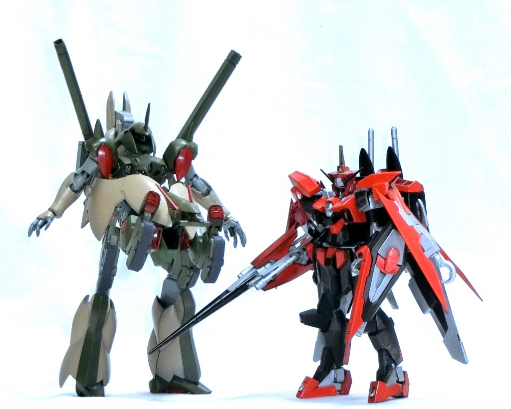 標準的な体格のHGキットと比較。この角度で見ると太腿薄いな。