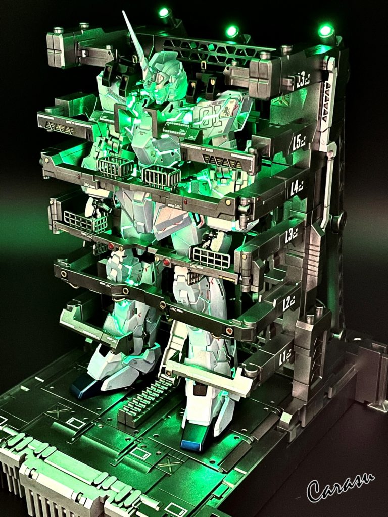 コンビニで雑誌をあさっている妻に対し、儀式のようになった妻への言い訳。妻は慣れた口調で返答する。「え、まじ? 高いな。まあ、自分の金で買うならいいんじゃない?」男のロマンを理解する寛容な妻に感謝を。あなたから見たらただのプラスチックだろうに。