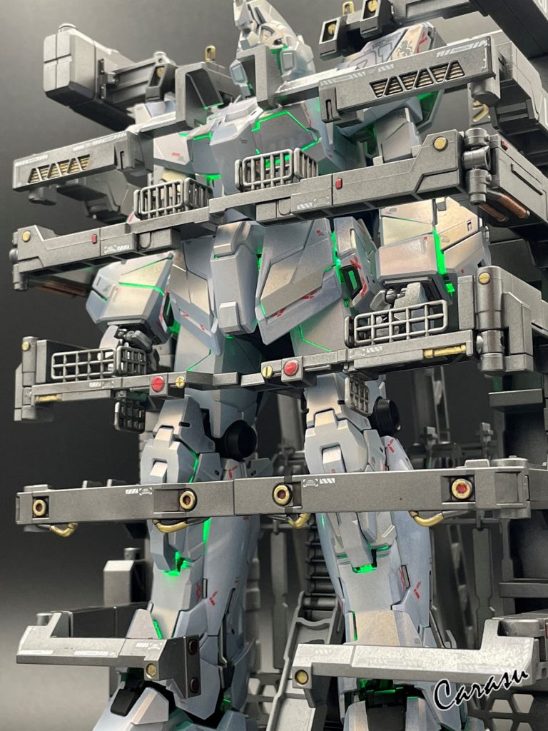 ガンプラの箱ってワクワクする。開けるまでは。そう、これがラプラスの箱。(やかましいわ。)儀式は大事。作る前に原作を見とかないと。全22話か。映像がきれい。今時ですね。ワイドだし(昭和の人)ネタばれはともかく、全体的なストーリーはなんとなくモヤモヤした印象。主人公はいい子だし。(アムロと比較するとたいていはいい子)箱の中身は賛否両論あるけどおっさん的にはOK。でもユニコーンが鍵というのはちょっと、ねぇ。さて、一通り感情移入できたのでつくるか。(?)