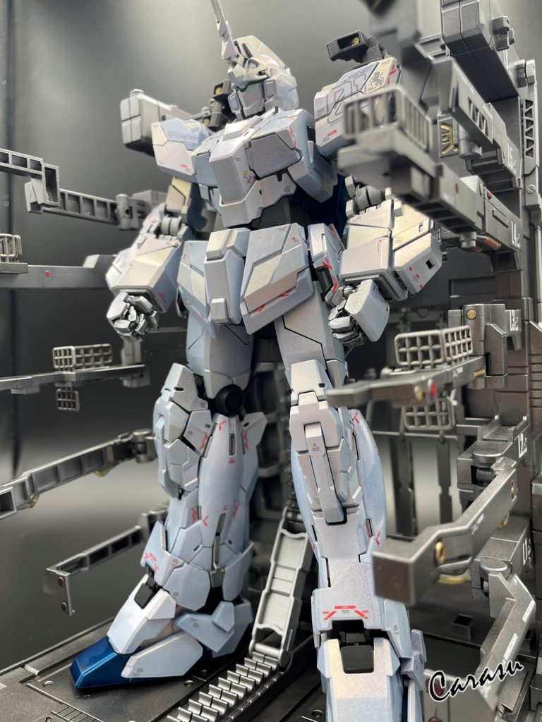 まさか仮組み前から、壁にぶつかるとは・・・。仮組みの際、LEDはいったん無視して作る。こうするしかないと思う。でも細かく分解せねばならぬではないか。途中で塗装するの諦めたらLED発光はお蔵入り。さすがに発光しないユニコーンは発光しないユニコーンだ(?)。減価償却がーコストが―とか言ってる手前、ありえない。逃げ場をなくしたおっさんは天を仰ぐ。「やってくれるぜ、エクストリーム。(違)」そんなこんなで、とりあえず定時後の時間を家族を顧みず(嘘)、シコシコとパーツ切り出しとゲート処理に励むのでした。