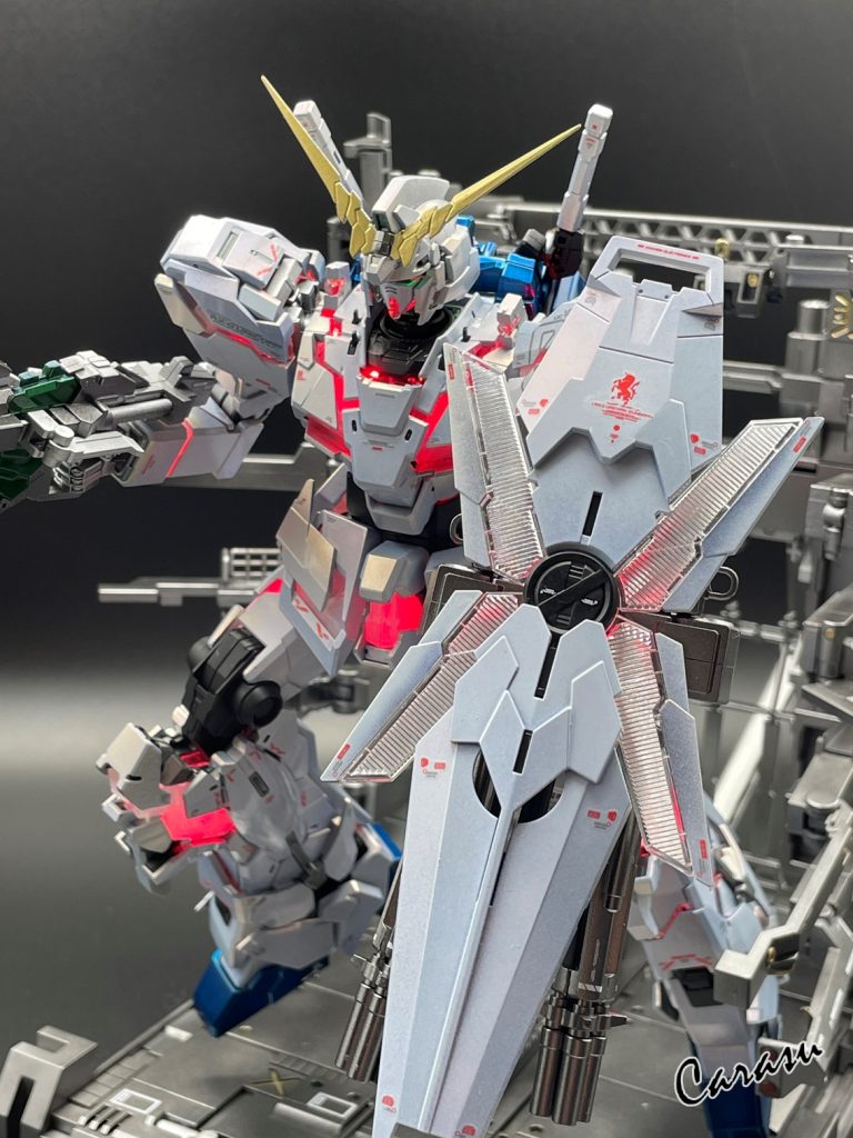 ケージの塗装に関してガシガシぶつかると思うので剥げたら悲しいところもあり、下地にエボブでプライマーとして。今回大当たりだったのがスターブライトアイアン。シルバー系塗料で重厚感がでる塗料を探してたんです。ただ、凹部が明るくなりすぎるので墨入れとくと完璧でした。