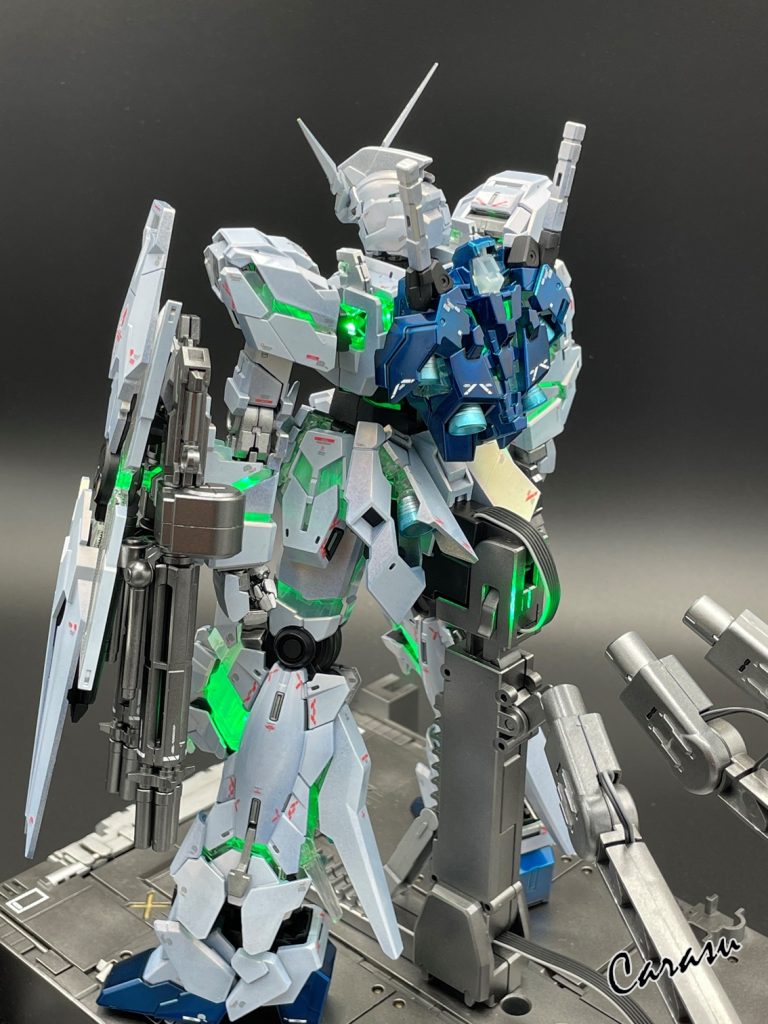 いつもは再組立ては説明書なしで楽々行けちゃうんですが、今回はLED組み込みを追加でやらなくてはならないので楽じゃなかったです。いつもは1.3倍くらいの気持ちなんですが1.8倍くらいの作業量です。シートが切れたらシャレにならんす。(不良品だったらどうしよう。ドキドキ)