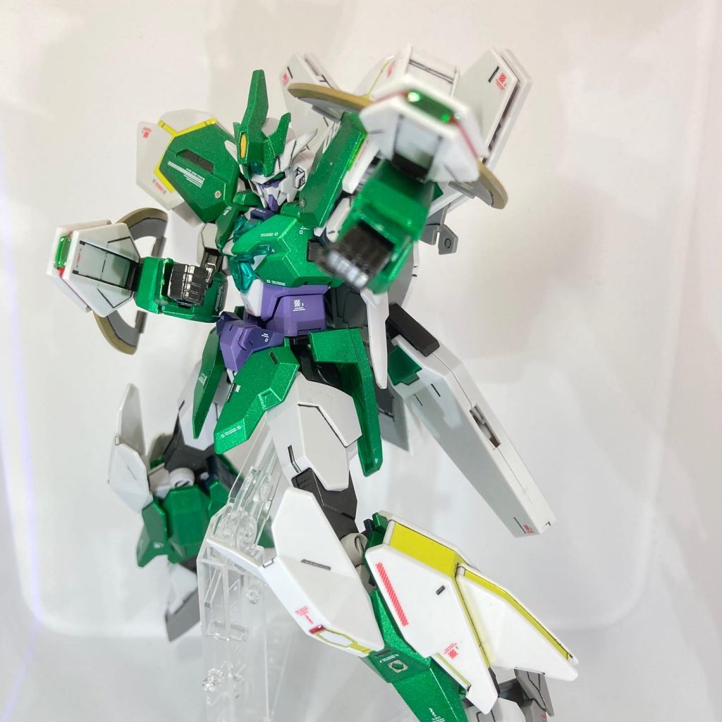 ネプテイトウェポンやアンテナなど、ラピーテープとレジンでディテールアップしています。