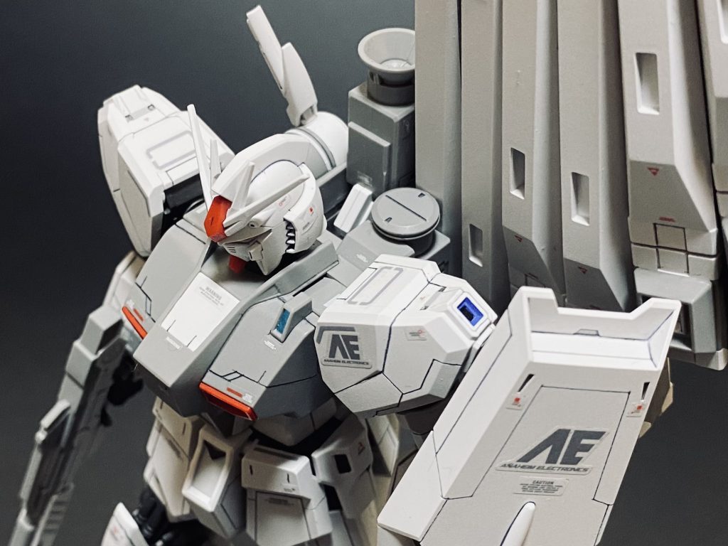 デカールワークには特に力を入れて分かりやすさを意識してみました。付属のデカールやシールも使っています。