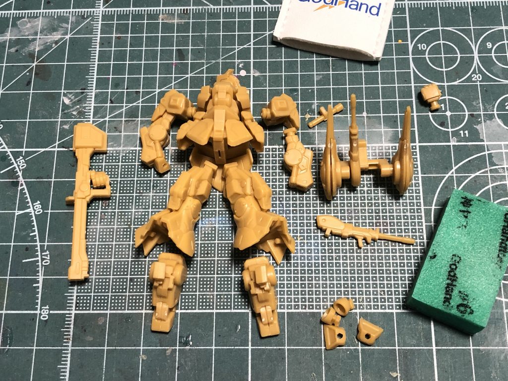 リックディアスのランナーは3枚。パーツ分割が細かくて、塗り分けは思っていた以上に楽でした。残り4体も塗装して制作しようと思います。