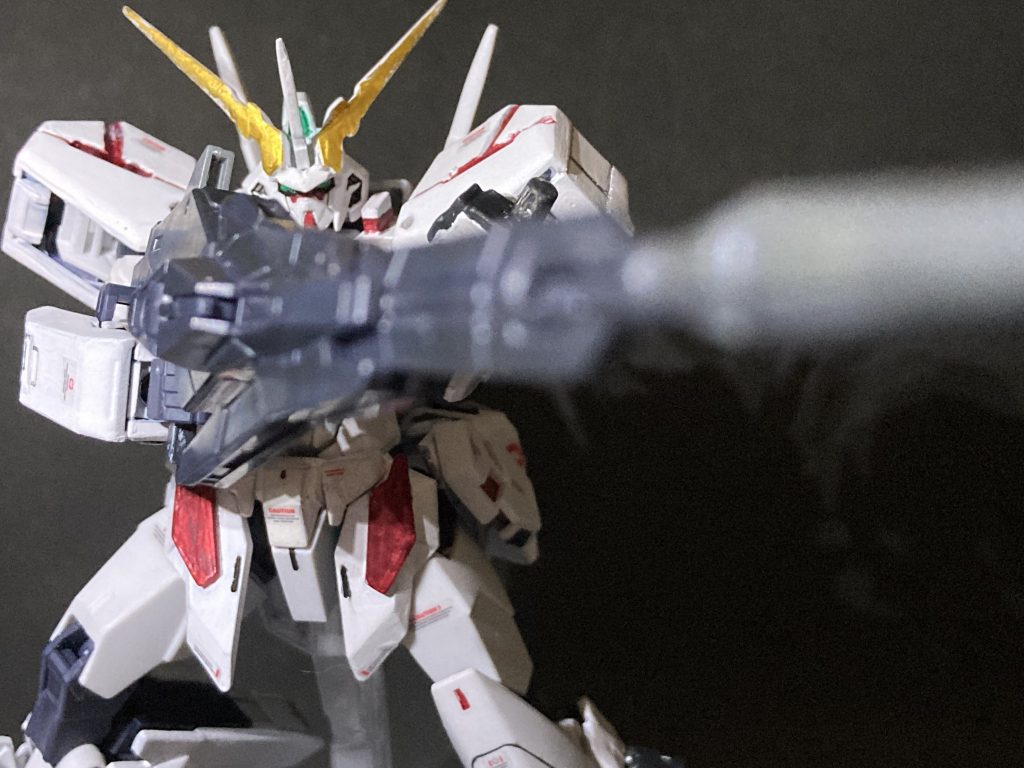 主武装としてビーム・マグナライフルを装備。ビーム・マグナムの銃口とスコープをシュートライフルに取り付けて作成。狙撃モードも可能となった装備です。