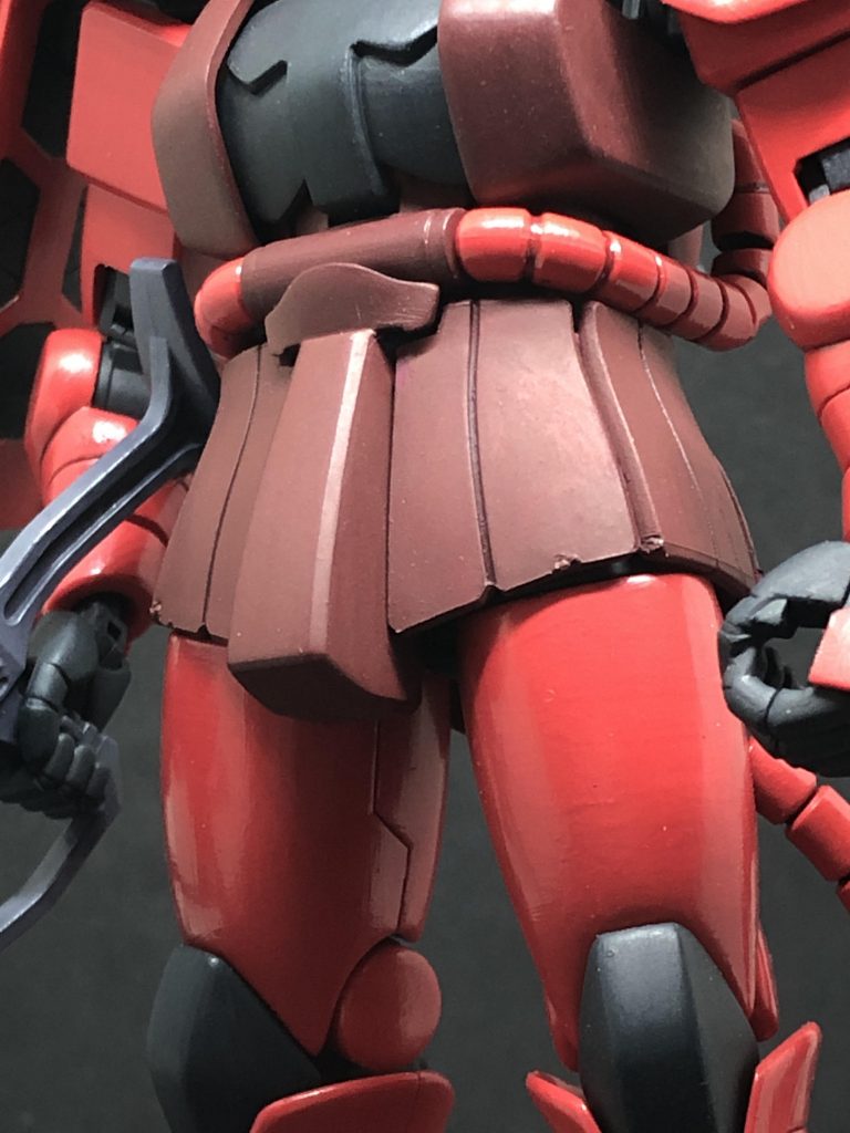 今回のキットは腰アーマーに軟質素材のパーツも選べたのでそちらをチョイス。軽くヤスリをかけて塗装しました。凄く雰囲気のある感じに仕上がったと思います。