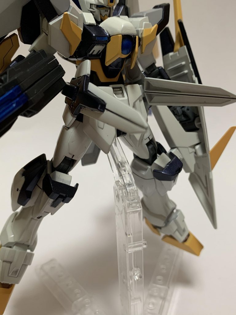 ツインツバークこれはドライツバークを応用したもので、シュリンクバスターライフルやツインバスターライフルカスタムなどと同時に使うことで出力を高めます。また、ドライツバークと同様に単機でビームキャノンとしても扱えます