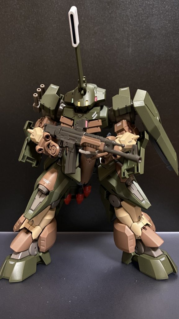 グリモアアドバンスの勇姿(主にパイロットであるアバター)を見て、ぜひそのアバターの方とお近づきになりたいと、GBNに興味を持った女性がGBNをプレイ中の弟に無理矢理作らせた機体。(オリジナルストーリー設定)本人にガンダムの知識は無い。