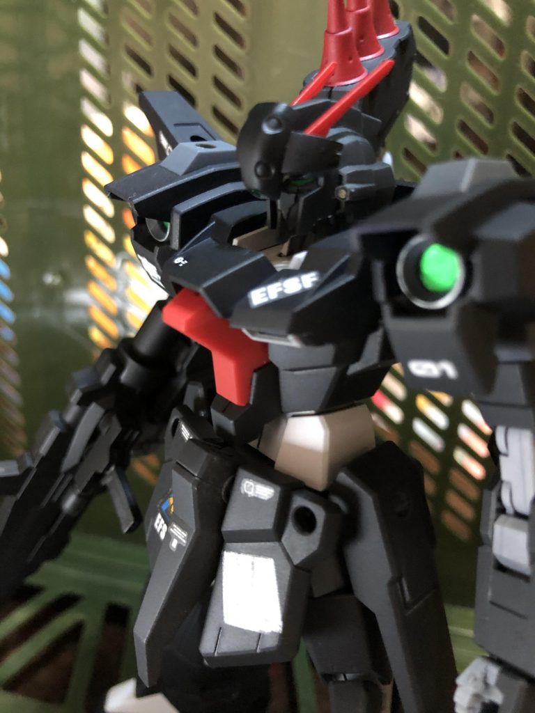 ライトニングガンダムの頭部にジェスタのバイザーを移植、リガズィっぽさを出しました。