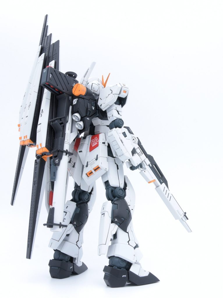 バックショット。この角度はアクシズを押している時の姿を彷彿とさせてグッときます。