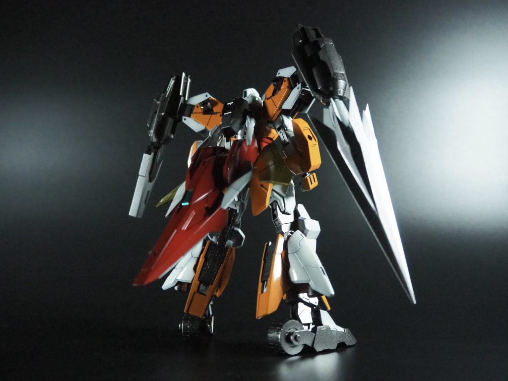 背面（設定画風）基本はキットのままですが踵ローラー、ドリル、ハンドパーツは新規作成クロー、フロントアーマー、リアアーマー、足裏の肉埋めと新規ディテール入れ及びそれに伴う形状変更などを行ってます