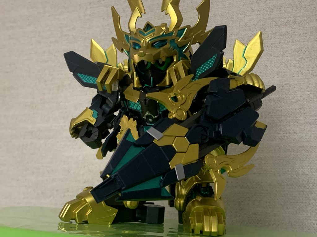 粉砕剣剣「獅子吼牙」(ししくが)獣神丸のメイン武器。とても大きく分厚い大剣で敵を叩き潰す。