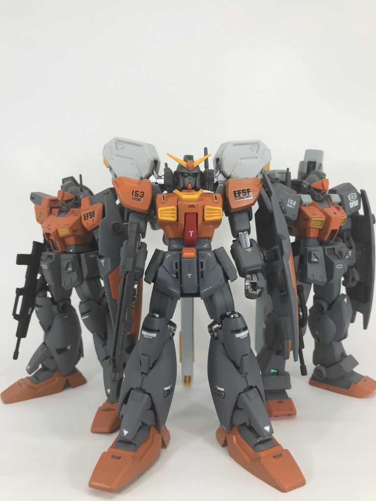 集合写真です。グレーを基本色とし、試作実験機を意識してオレンジと組み合わせてみました。