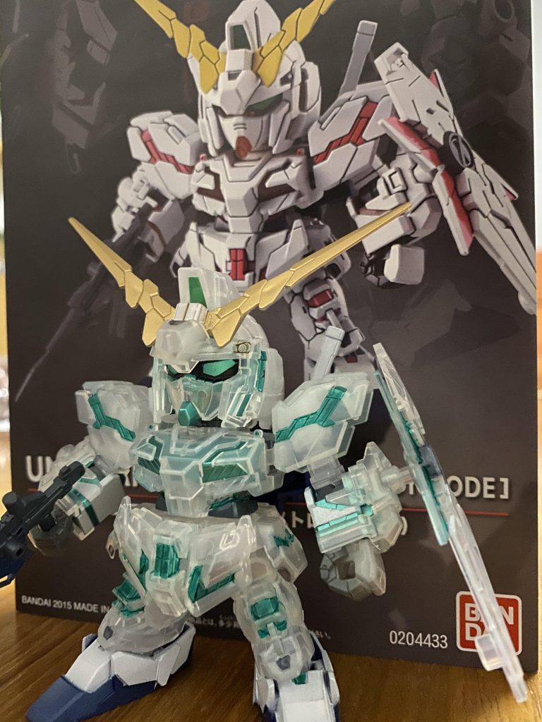 最後はシール再現のサイコフレーム部分をガンダムマーカーメタリックグリーンで塗り塗り。細かいところはツマヨウジ使用で！