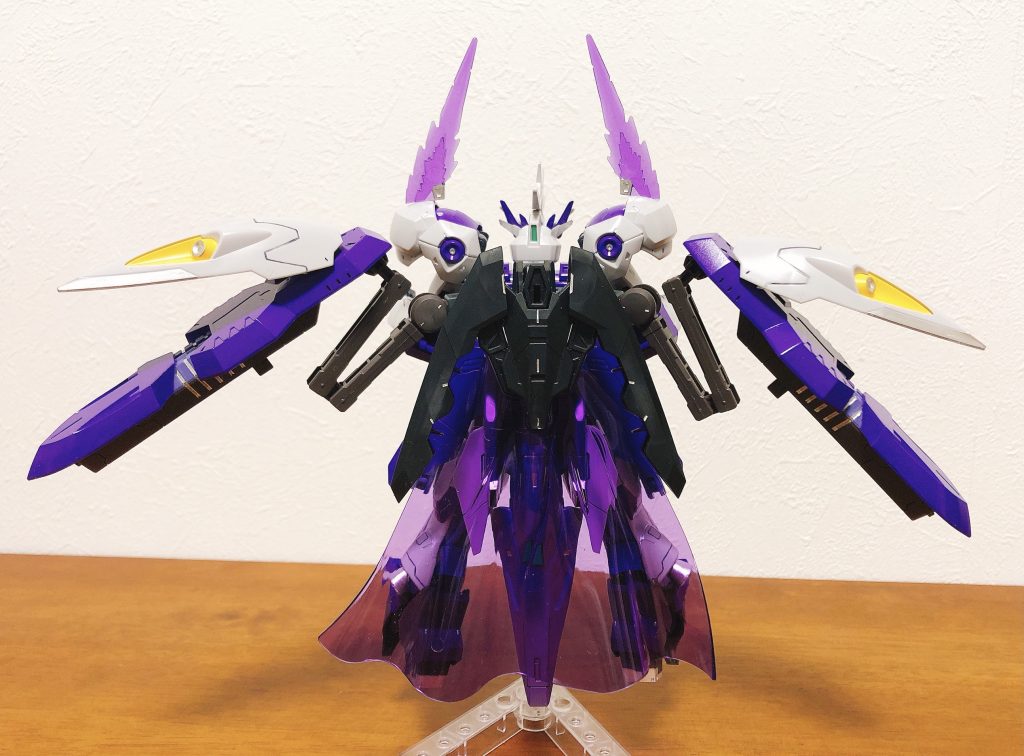 マントとシールドを展開！ゴテゴテ感が堪りません！  