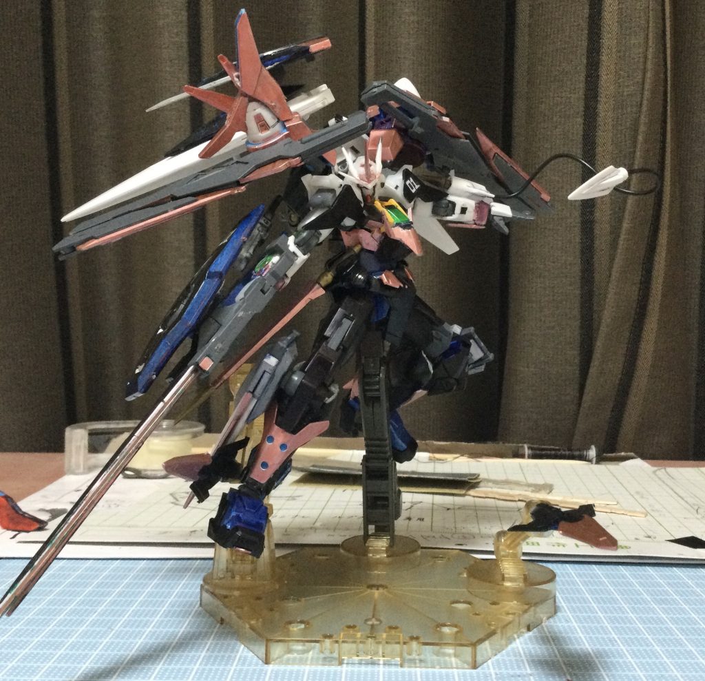 GNソードを展開しリード線を繋いだポージング