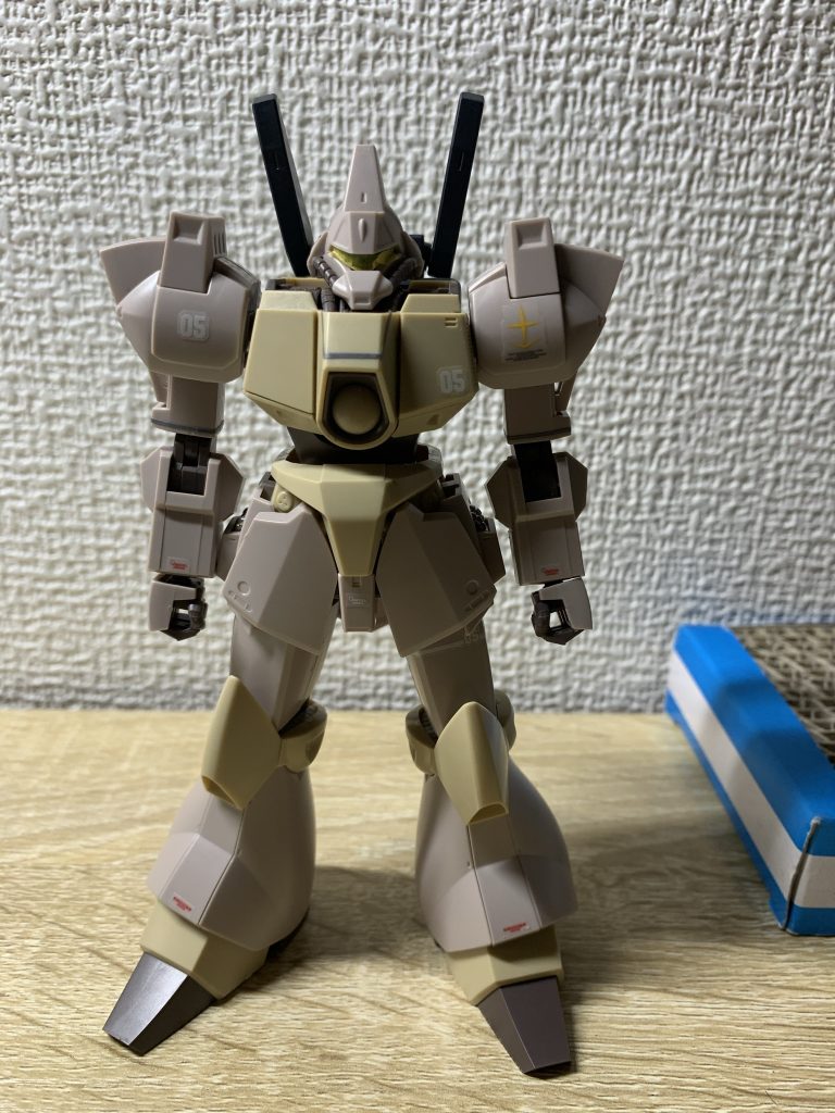 マーキングシールを貼った状態です。この後ウェザリングをして死ぬほど後悔します…笑