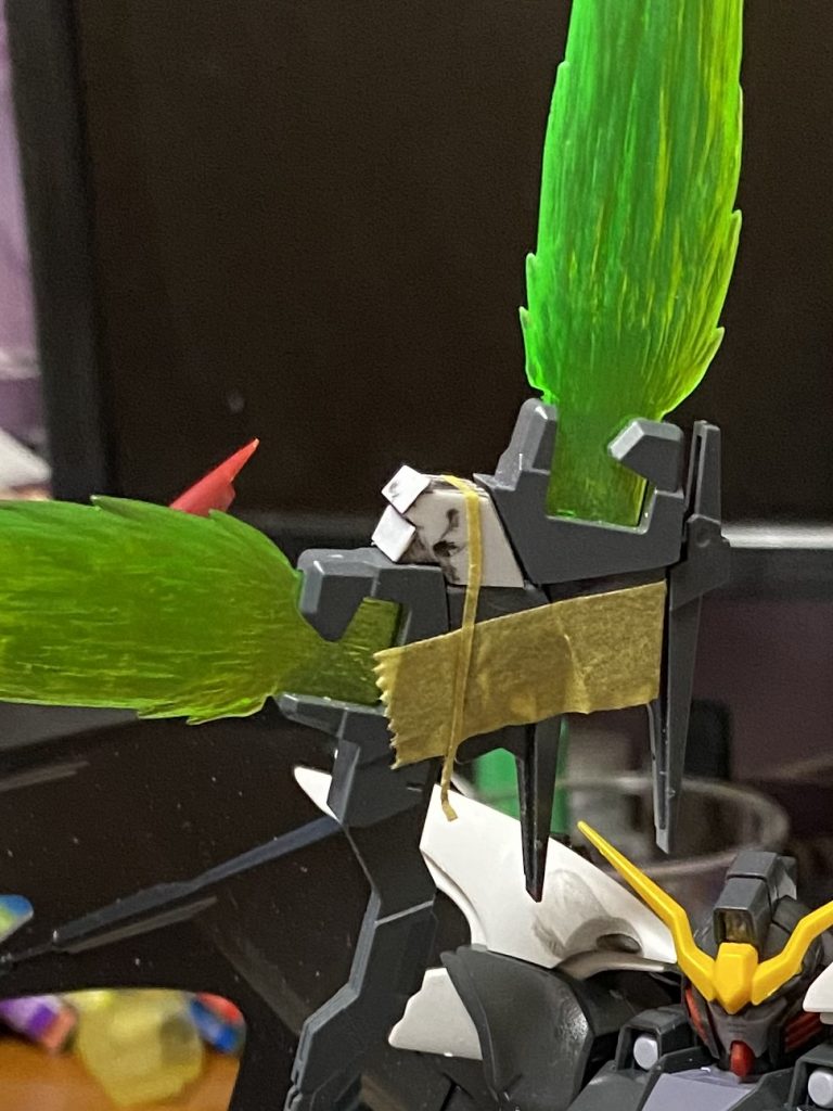 バスターシールドの一部と鎌の接続部はスクラッチして制作しました。画像は自作一号で、ここから形状や太さを調整したのが完成版になります。