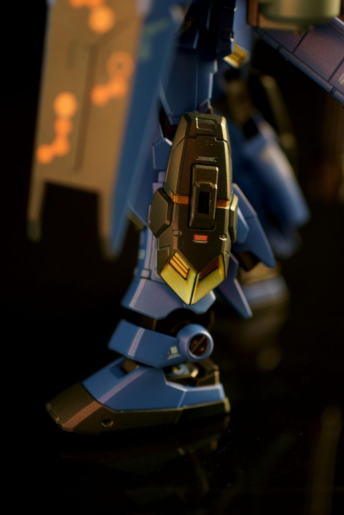 足のスラスターがなんだか一番オキニ。クリアーオレンジでウェザリングもしてます。