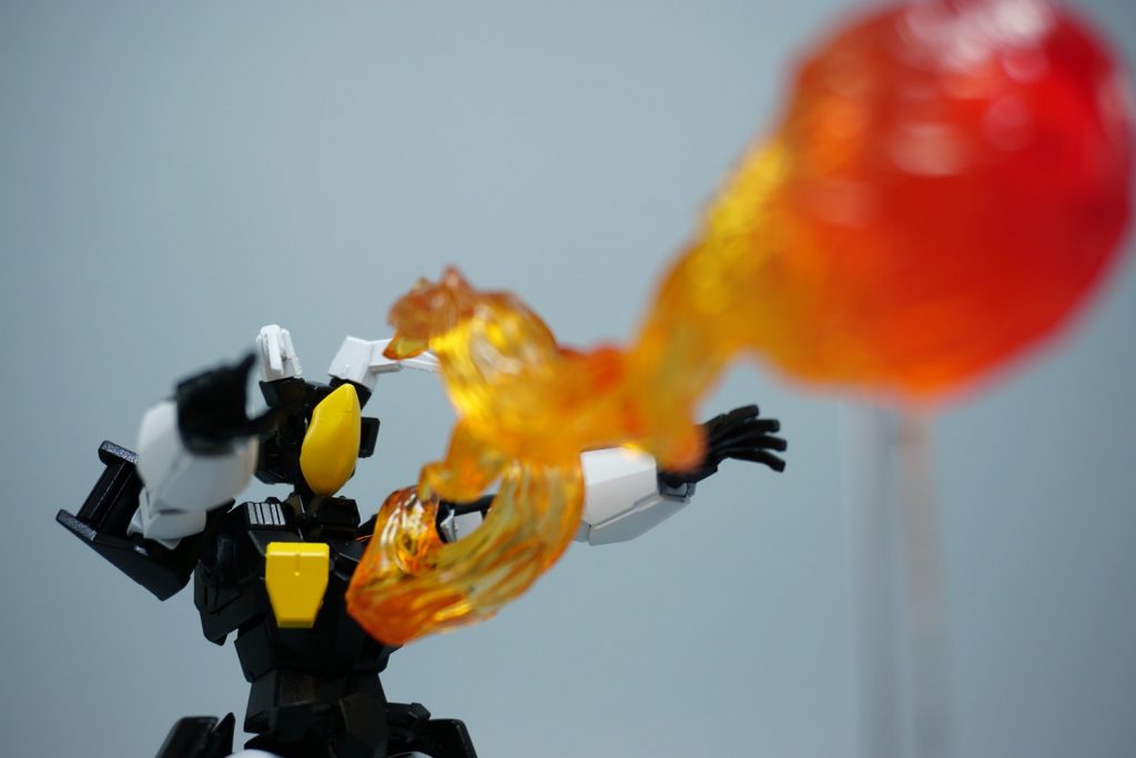 フィギュアーツのウルトラマンのエフェクトを応用して、一兆度の火球を放つこともできます!やはりゼットンと言えばこれですね