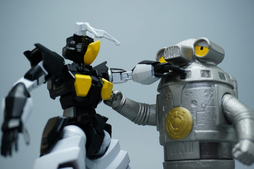 おまけでソフビのセブンガーとのツーショットも!動画にて投稿もしておりますので、ぜひご覧ください!