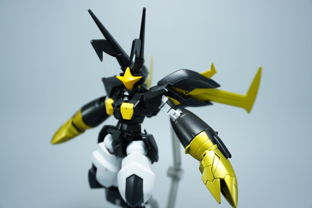 原作でもあったような降臨してくるようなポージング!