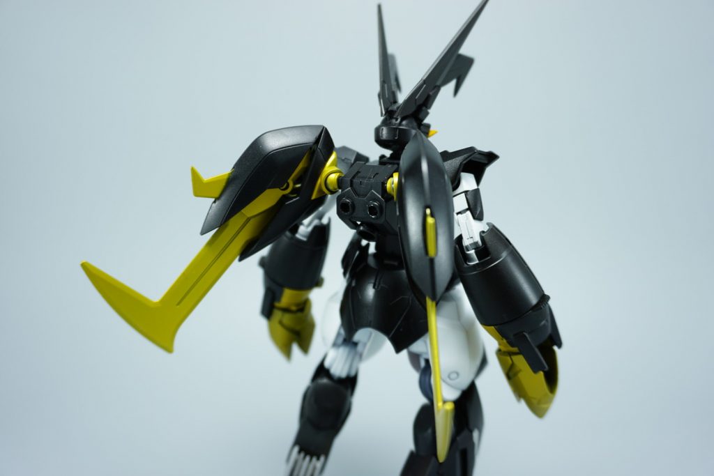 今回の制作にあたり、ギラギラーガのバックパックやクリアパーツなどが製作に大いに貢献してくれましたヴェイガン系特有の丸みを帯びた体や突き出たクリアパーツがほんとに役立ってくれまして、この装備ってほぼ一日で作っちゃったんですよね当時…