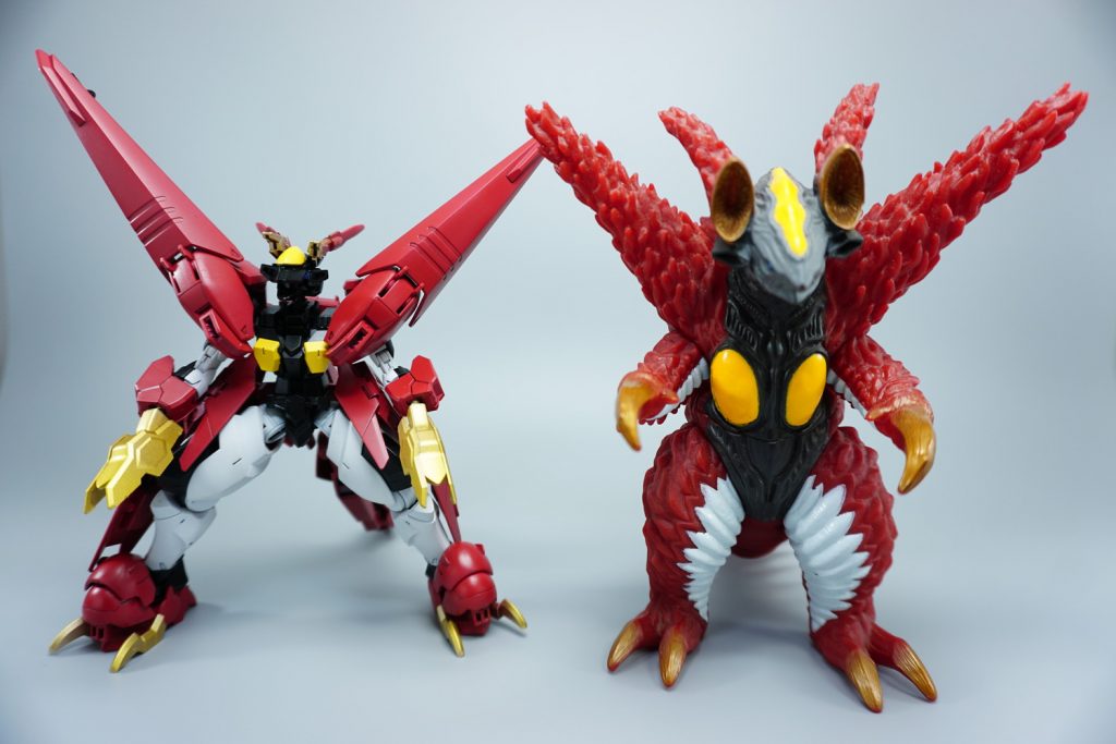 というわけでゼッパンドンアーマーでした、いかがでしたか?ミキシング改造でのガンプラ再現遊び、そこそこ脳みそを動かす必要があるので頭は使うんですが楽しいんですよね……こうやって元ネタと並ばせることもできるのはほんとに作ってよかったなと思います