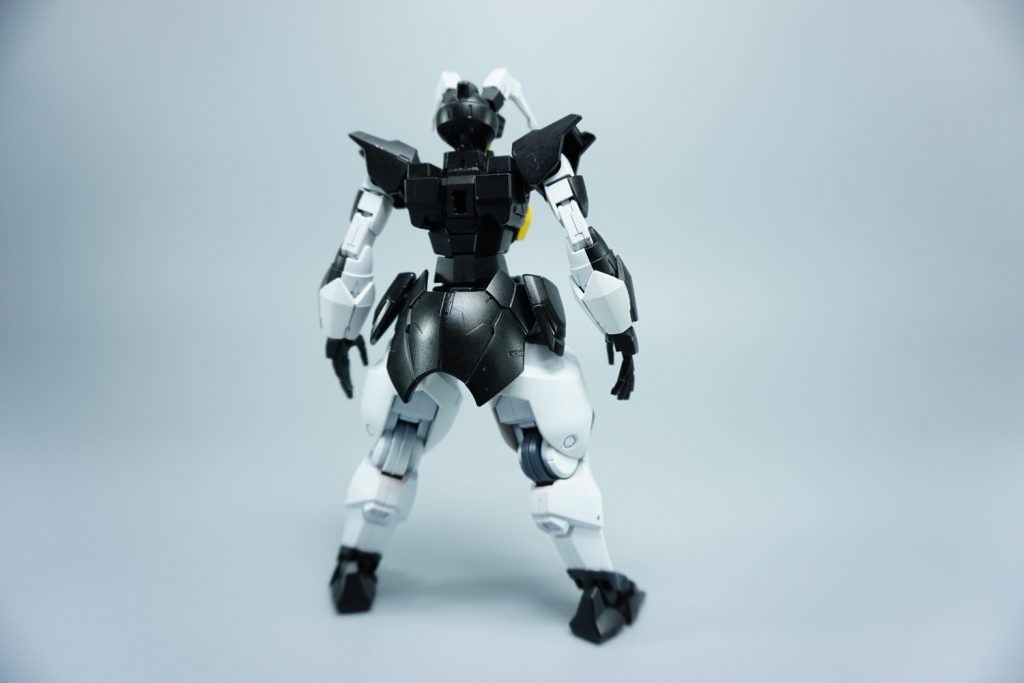 背面はこうなっておりますコアゼットンはウルトラ怪獣のゼットンを元にしているのはもちろん、コアガンダムをベースにしてある程度後々の換装がしやすいようにしているからだったりしますね