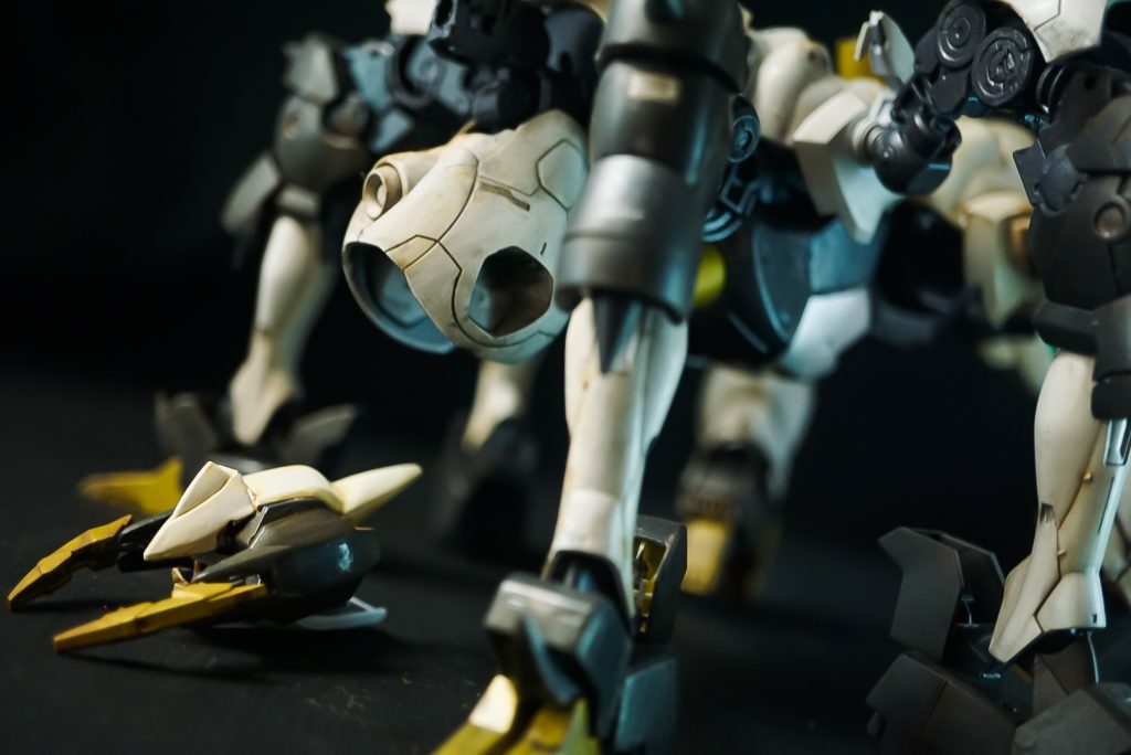 尾部の腹部内で製造されて尻から産み落とされます虫みたいで気持ち悪い()