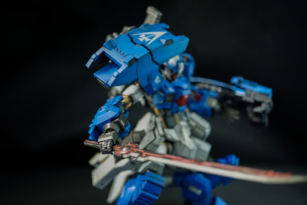 シールドアーム右肩に装備したシールドリナシメントよろしく展開してサブアームになるようにしました↓