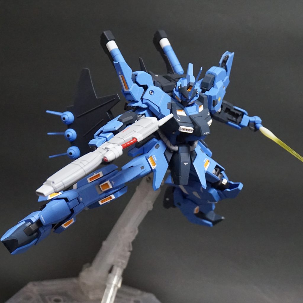 ハイパーナックルバスターを構えて