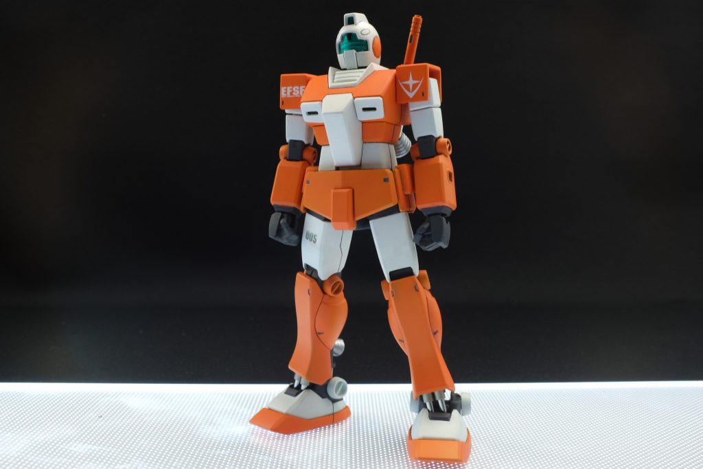 軽い気持ちで改造を初めて後悔したライトアーマーです。太もも、胴体、首、腕を延長して、胸部と腹部の側面を削って最近のスタイルな感じにしました。お腹は細すぎない程度にしたかったですが、バランス取るのは難しかったです。肩関節はロールスイングジョイントを仕込んでます。首もスイング箇所を増やしてアゴを引いたり、若干上を向くことが出来るように。その他LAの画像を参考にちょこちょこ改造です。