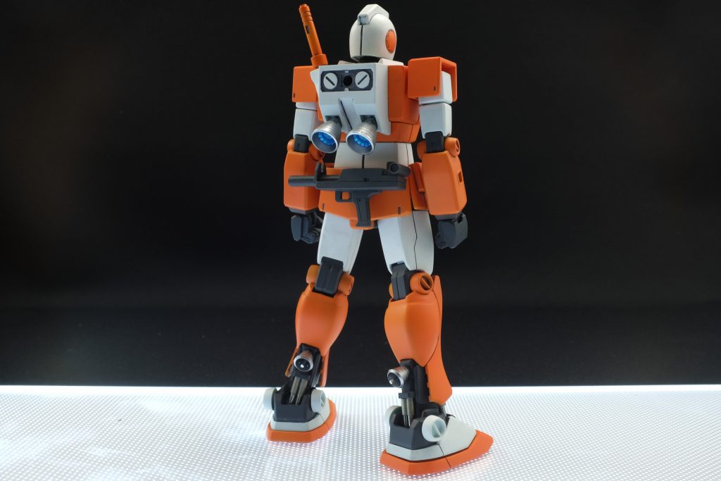 デカすぎた背面バーニア。差し色がよい感じ!ビームガンはプラ板積層でいきあったりばったり製作し、マグネットで後ろにマウント出来るように。足首はくりぬいてボールジョイントだけ流用し、プラ板製作です。