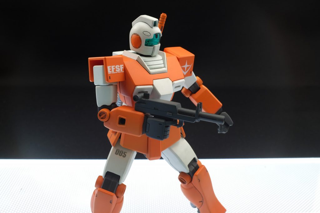 連邦軍は腰だめ撃ちが似合う(主観)モールド追加も行いたかったですが、途中から気力が続かずとにかく完成を目指しました。完成までのスピード大事。鮮やかなオレンジを使う機会がなかったので良いんですが、くすんだ色も好きだし塗った後でも考えてしまいます…