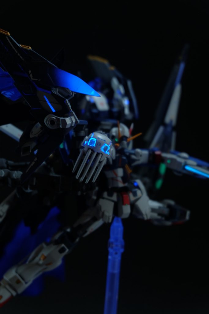 スカルヘッドナックルガードIF発生装置とGNフィールド発生装置を二基ずつ搭載した、防御ユニットの要。パッチワークをベースにしているため、これを腕部に搭載した状態では計3基のGNIFユニットが腕部に集中することとなり、防御面においては比類無き性能を発揮する。また、その圧倒的な出力からフィールドに掠めるだけでも並みのMSでは致命傷となる武装である。