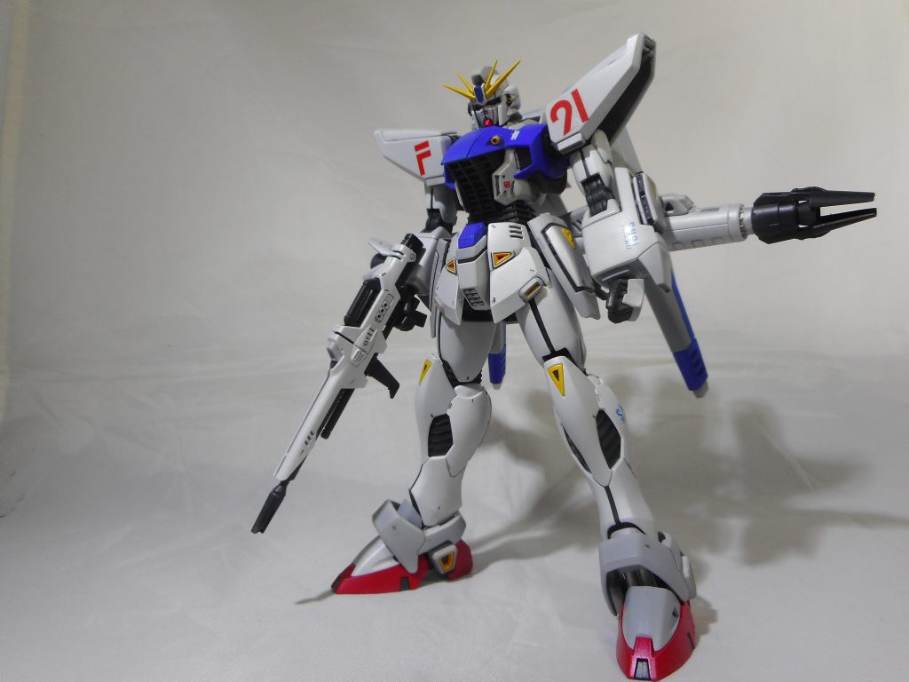 今回は初のMGの塗装をしましたパーツ数が多くなおかつフレーム素材がABSだったので薄く塗る事を意識して塗りました