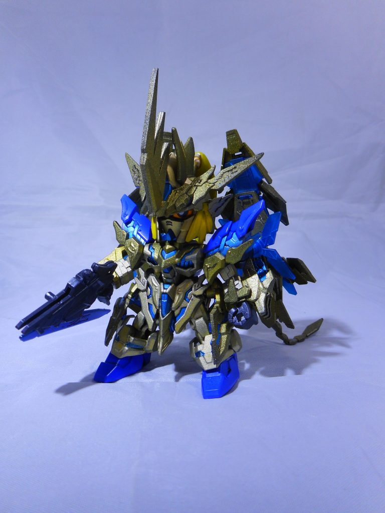 クロスシルエットのフェネクスとユニコーン劉備のニコイチになります