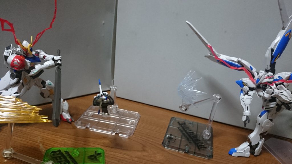 ちなみに頭部は過去製作したバエルから流用してるので、通常状態にも換装可能。