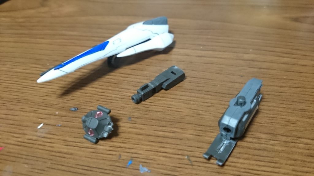 そしてそこに取り付けるはハシュマルの頭部パーツ。赤いパーツはバルバトスっぽく、バルバトスブルーで塗装っス