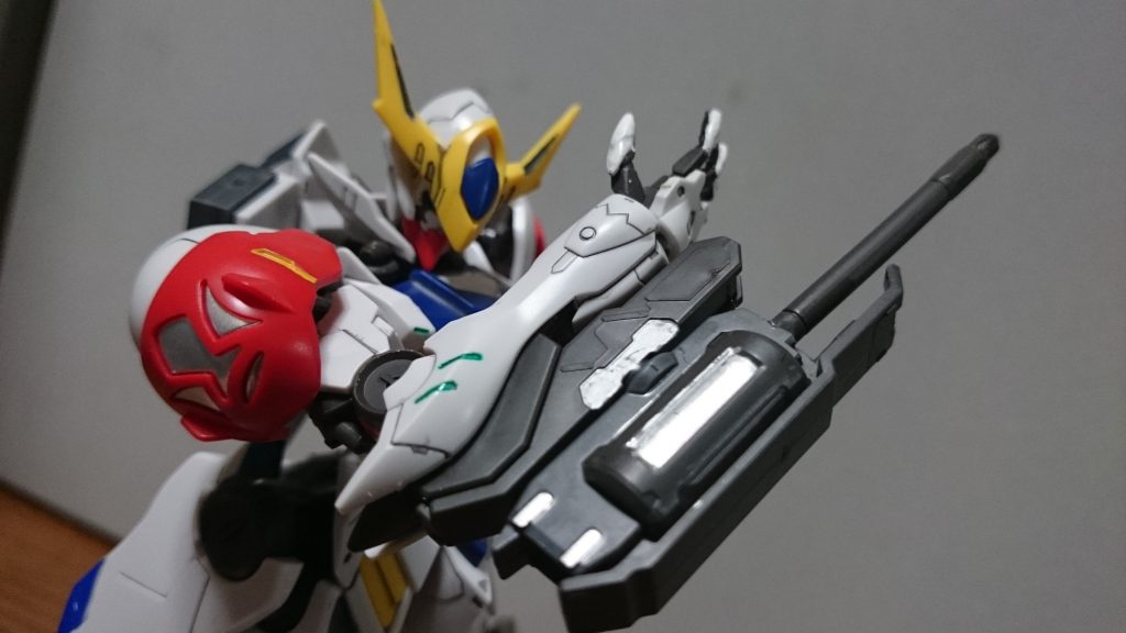 ・バルバトスルプス専用腕部特殊レールガン設定的にはフラウロスと一緒に搬入されたバルバトスルプス専用の小型ダインスレイヴ擬き。MA戦でのフラウロスの装備が原因で問題が起きた事と、バルバトスルプスが大破・改修された事で倉庫で埃を被っている、という設定っス