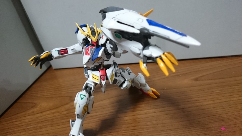 ・バルバトスルプスレクス専用拠点襲撃用ビームキャノン設定は撃破したMAのパーツを裏でマクギリスが確保・それを元にテイワズがMS用、というかルプスレクス専用装備として改修したもの。腕部のサブアームの代わりに装備され、あまりの高出力の為、射撃の際に一瞬、機体がダウンするという設定っス(細けぇこたぁいいんだよの精神)。鉄血世界には珍しいビーム砲。ナノラミネートアーマーには牽制程度にしか効かずとも、敵の拠点への奇襲・狙撃にはもってこいの装備(細けぇこたぁ(ry 